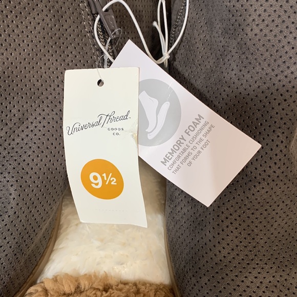 Super cute short booties. Universal Threads - Picture 4 of 4